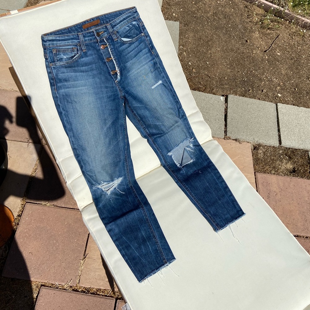Hardly worn Joe’s jeans.